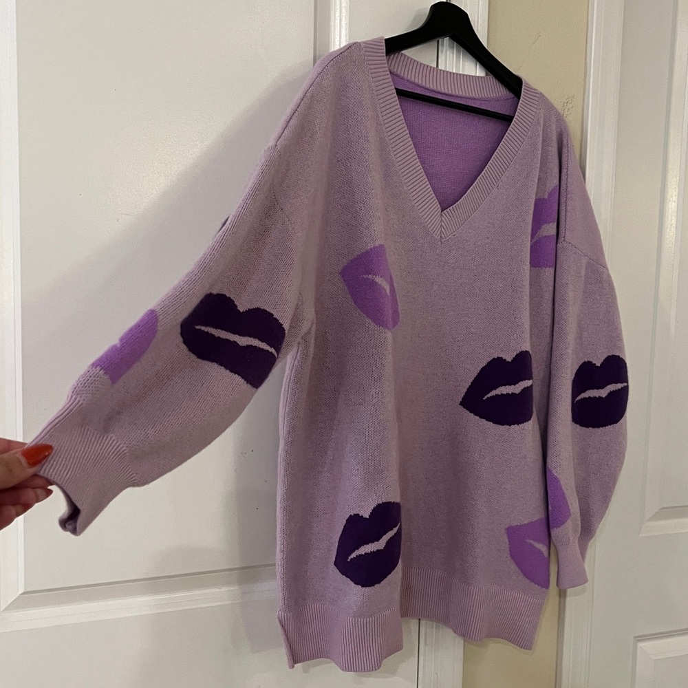 Oversized Supersoft Essentials Lip Print Split Side Pullover Sweater , Size: 2X - Picture 9 of 17